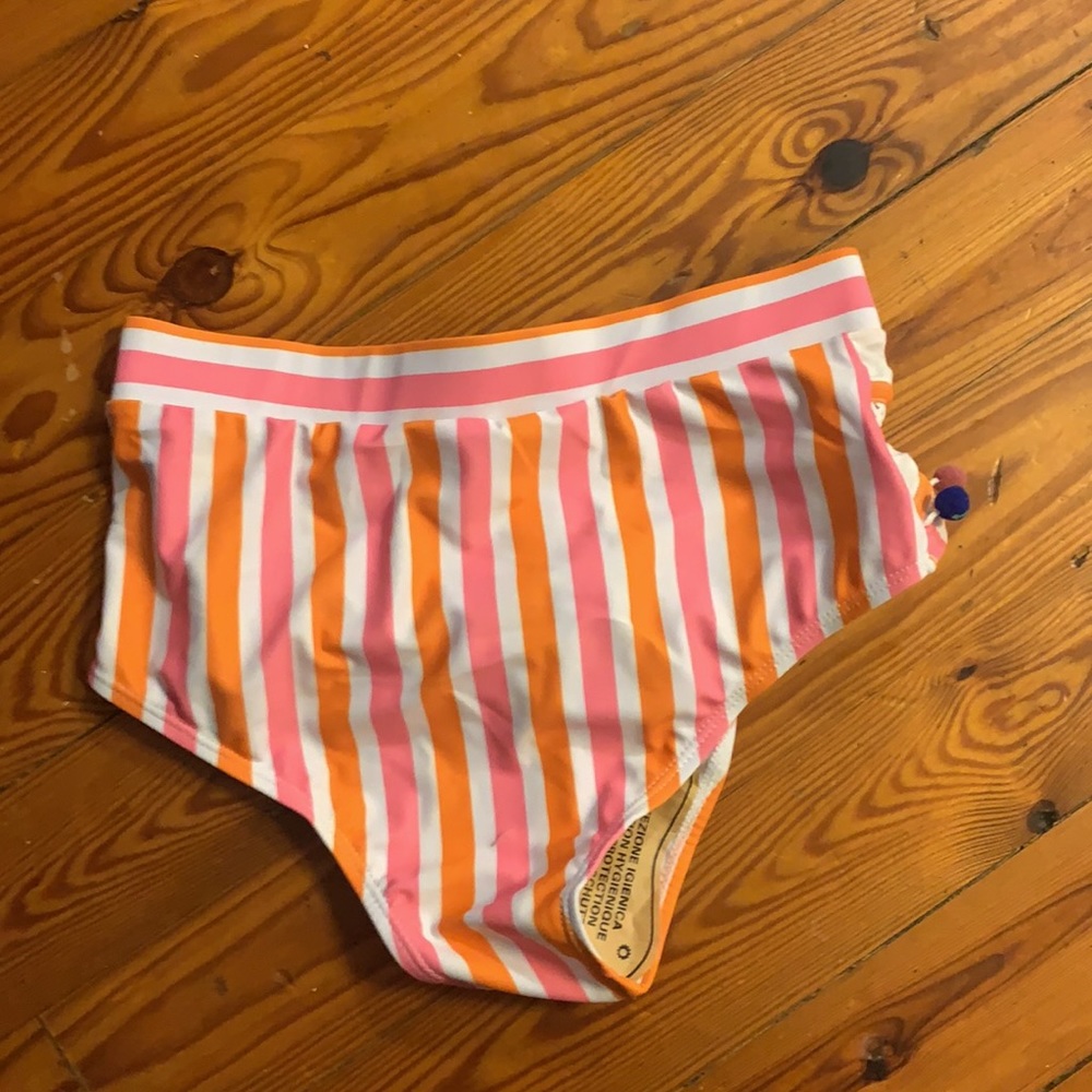 Swim suit - Picture 3 of 4